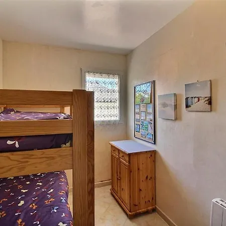 A 50 Metres De La - Les Embruns Daire *